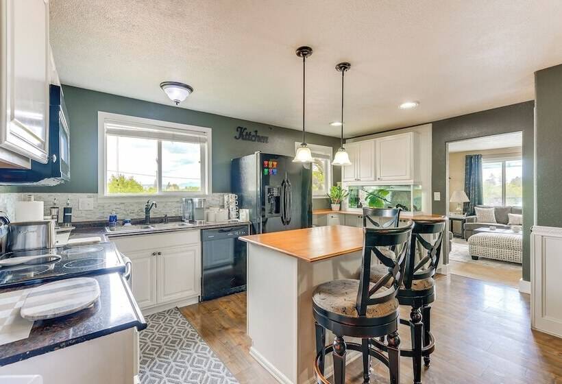 Family Spokane Valley Home W/ Patio & Gas Grill!