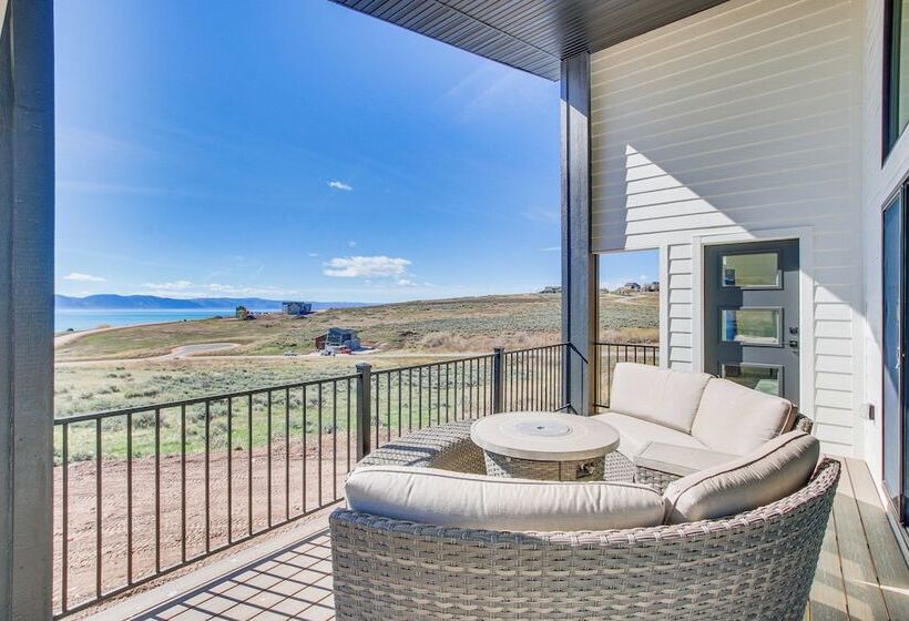 Fish Haven Gem W/ Lake View & Community Beach!