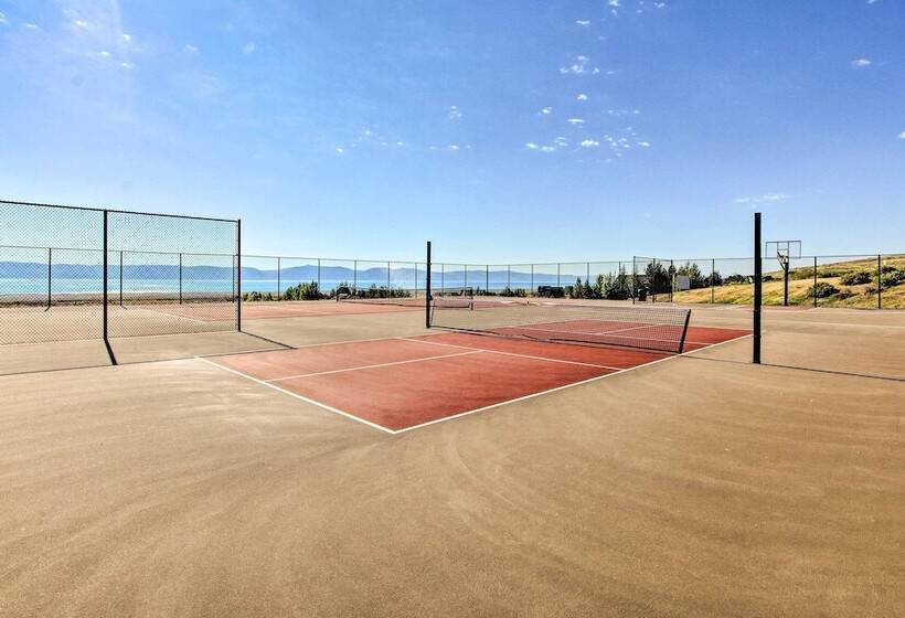 Fish Haven Gem W/ Lake View & Community Beach!