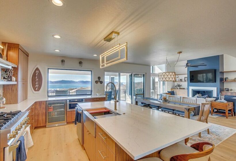 Fish Haven Gem W/ Lake View & Community Beach!