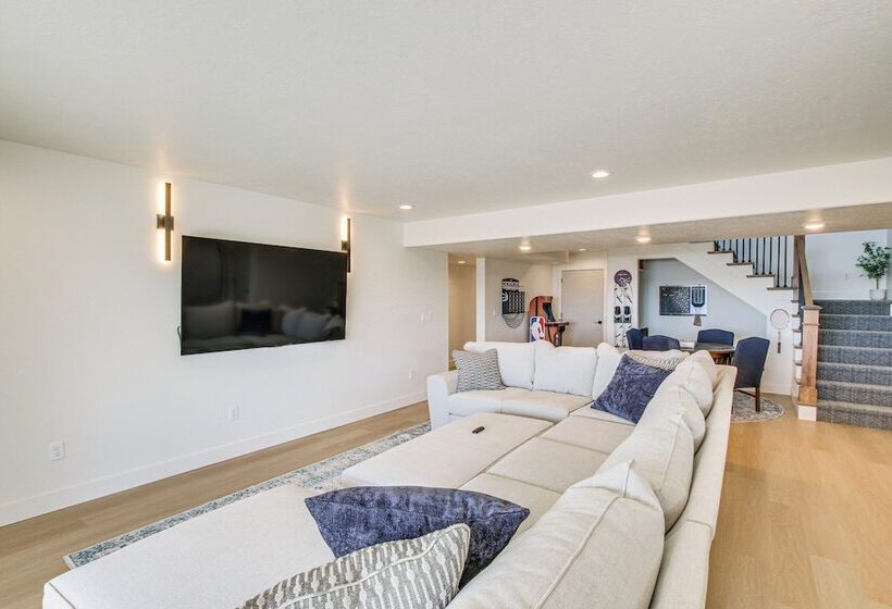 Fish Haven Gem W/ Lake View & Community Beach!