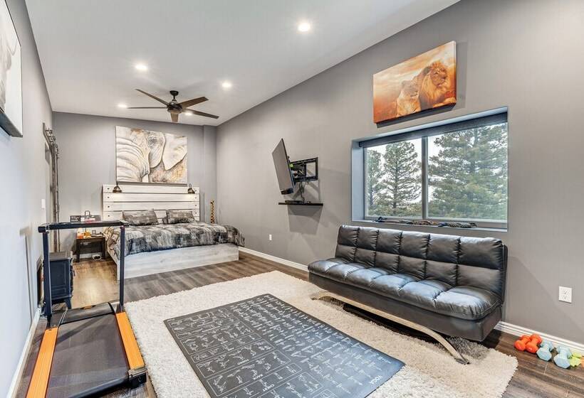 Florissant Home W/ Hot Tub, Putting Green & Views!