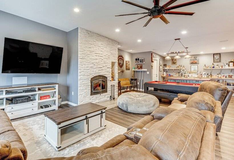 Florissant Home W/ Hot Tub, Putting Green & Views!