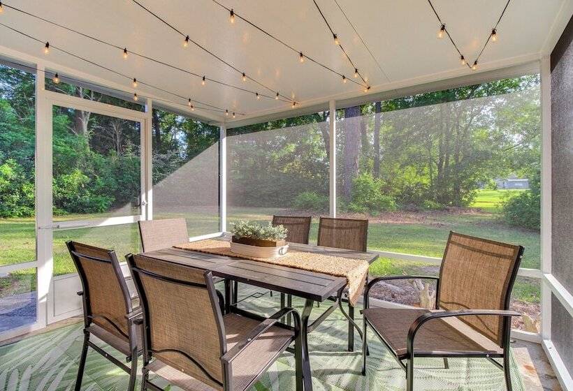 Garden City Home W/ Screened Porch: Near Savannah!
