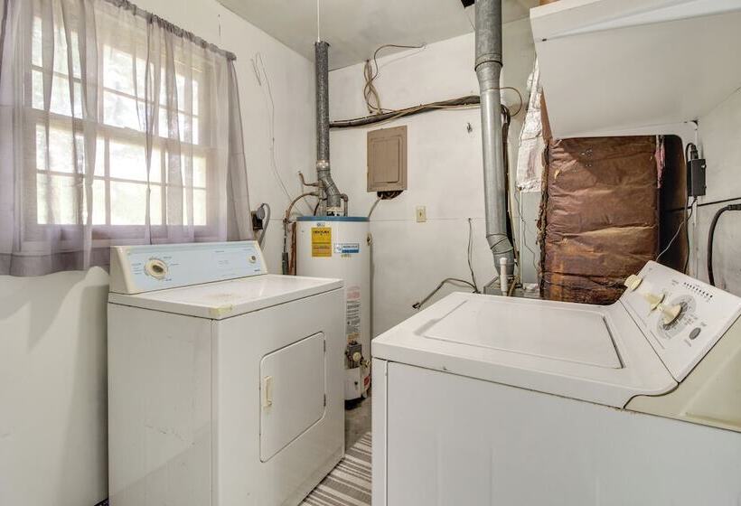 Garden City Home W/ Screened Porch: Near Savannah!