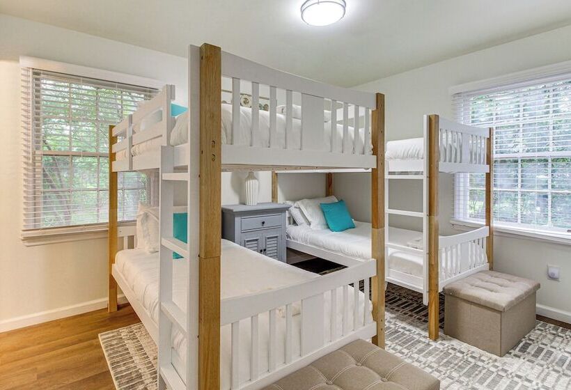 Garden City Home W/ Screened Porch: Near Savannah!