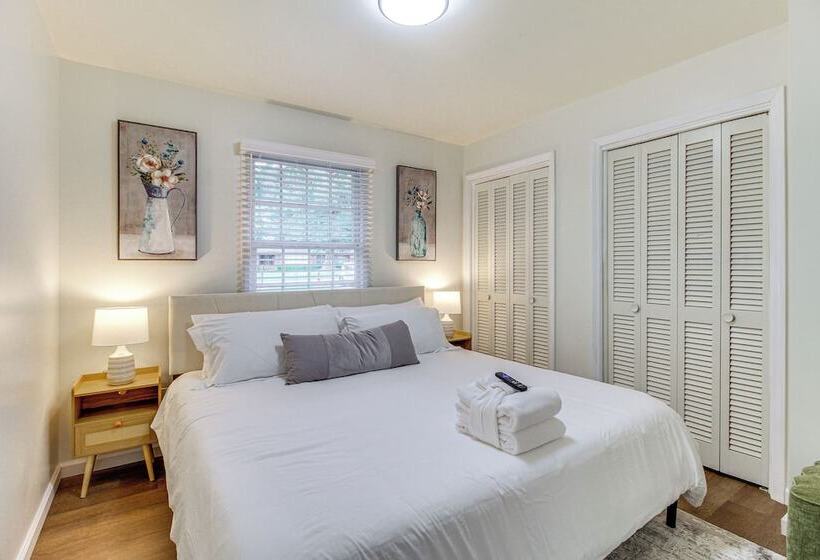 Garden City Home W/ Screened Porch: Near Savannah!