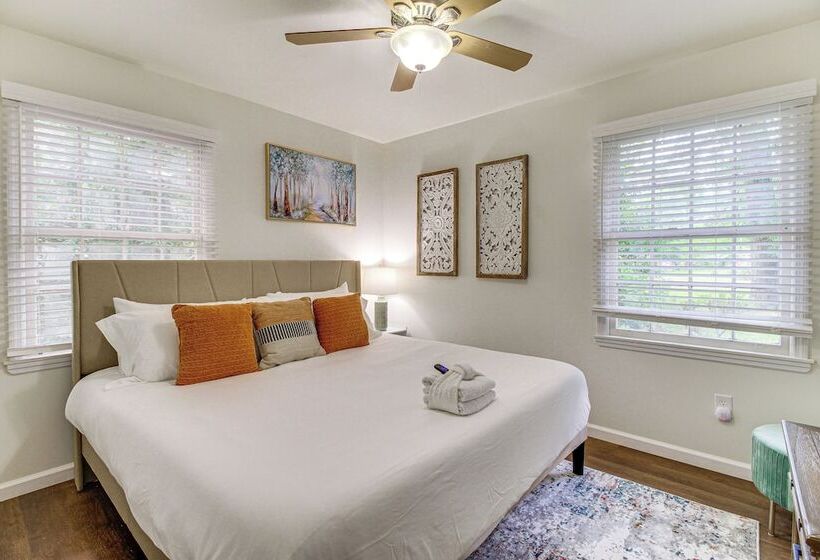 Garden City Home W/ Screened Porch: Near Savannah!