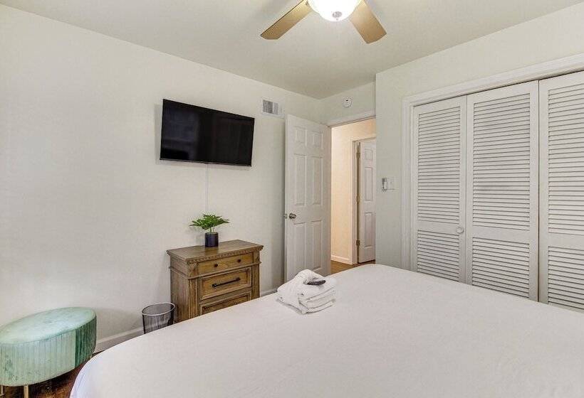 Garden City Home W/ Screened Porch: Near Savannah!