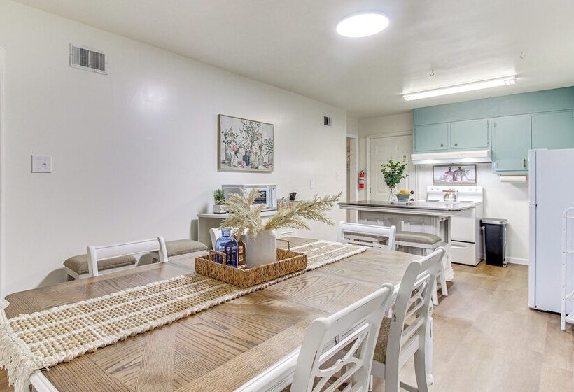 Garden City Home W/ Screened Porch: Near Savannah!