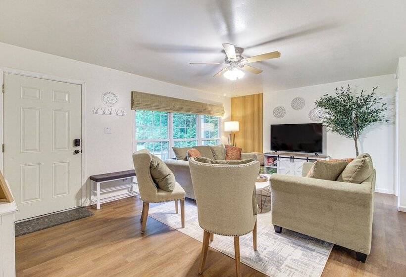 Garden City Home W/ Screened Porch: Near Savannah!