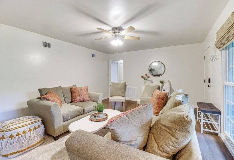 Garden City Home W/ Screened Porch: Near Savannah!