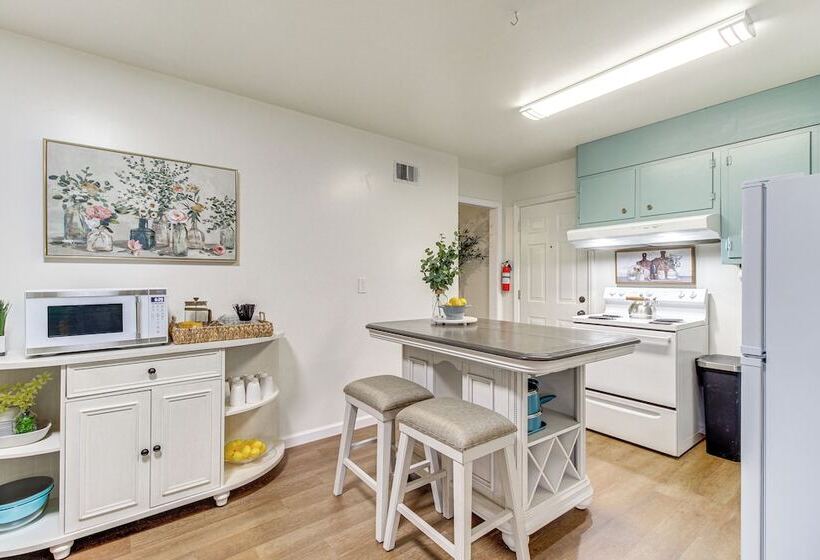 Garden City Home W/ Screened Porch: Near Savannah!