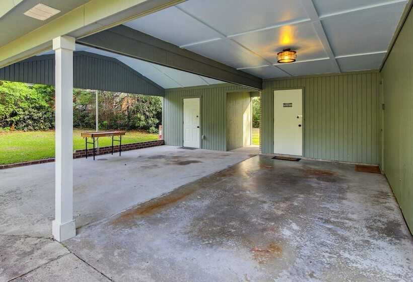 Garden City Home W/ Screened Porch: Near Savannah!