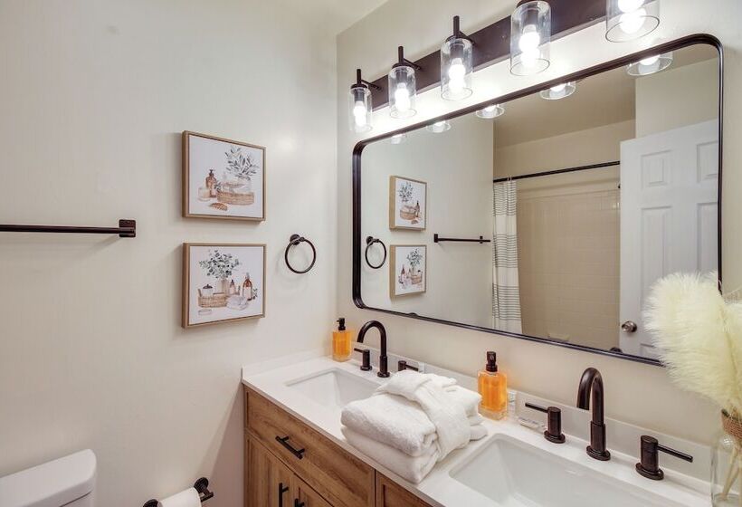 Garden City Home W/ Screened Porch: Near Savannah!