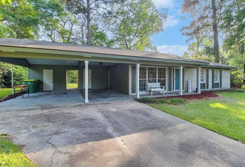 Garden City Home W/ Screened Porch: Near Savannah!