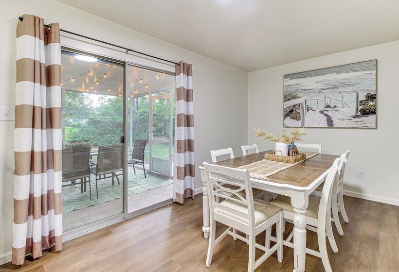 Garden City Home W/ Screened Porch: Near Savannah!