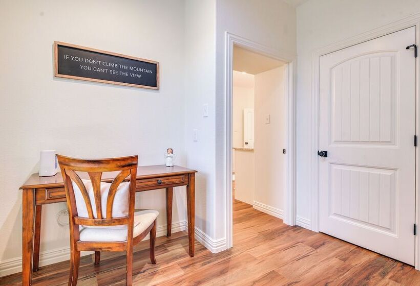 Granbury Home: Across The Street From Boat Ramp!