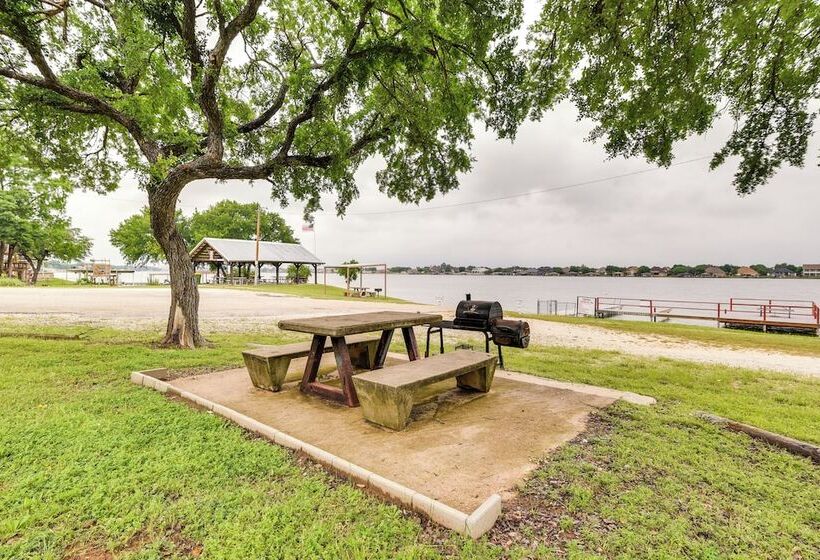 Granbury Home: Across The Street From Boat Ramp!