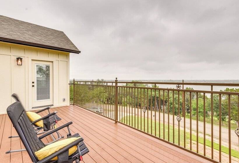 Granbury Home: Across The Street From Boat Ramp!