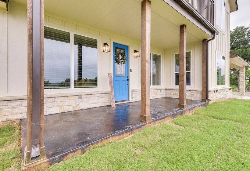 Granbury Home: Across The Street From Boat Ramp!