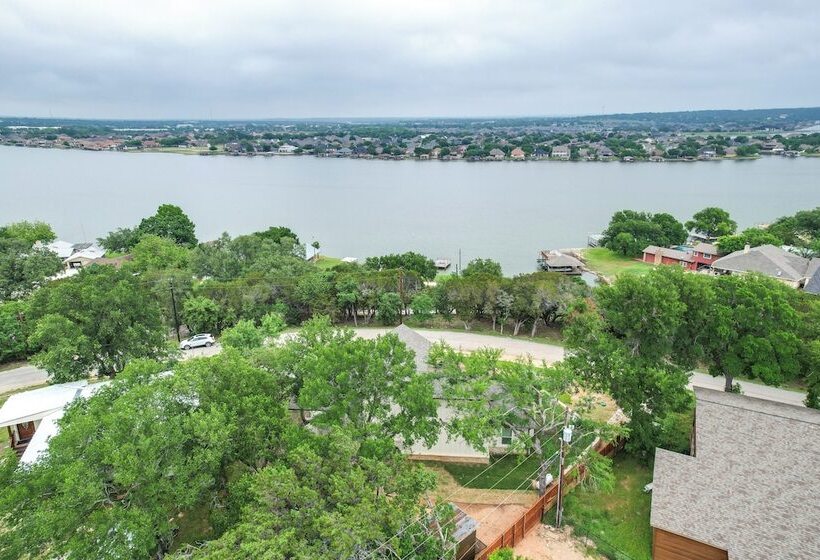 Granbury Home: Across The Street From Boat Ramp!