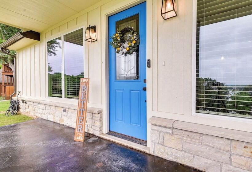 Granbury Home: Across The Street From Boat Ramp!