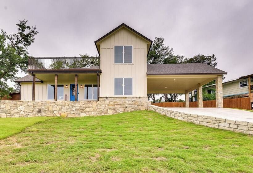 Granbury Home: Across The Street From Boat Ramp!
