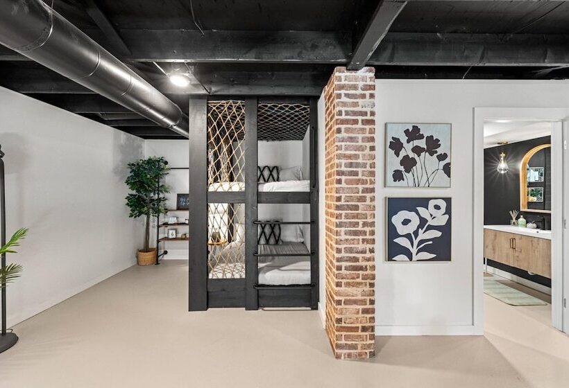 Modern Cabin W/ Hot Tub & Foliage Views!