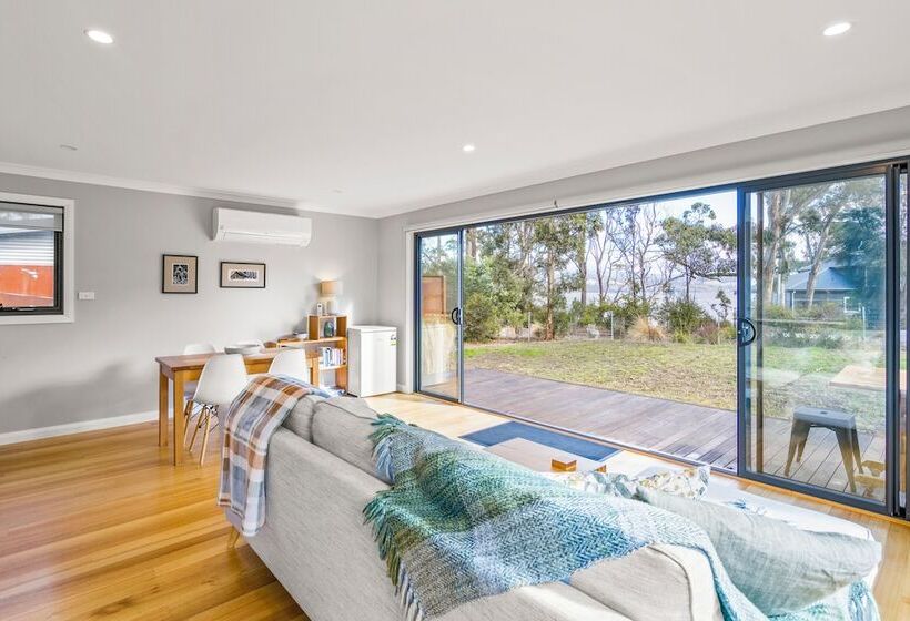 Herlihys On Huon   Cabin 1