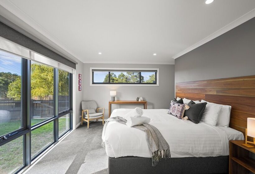 Herlihys On Huon   Cabin 1