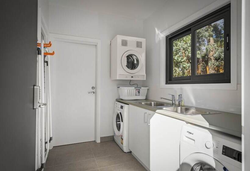 Herlihys On Huon   Cabin 1