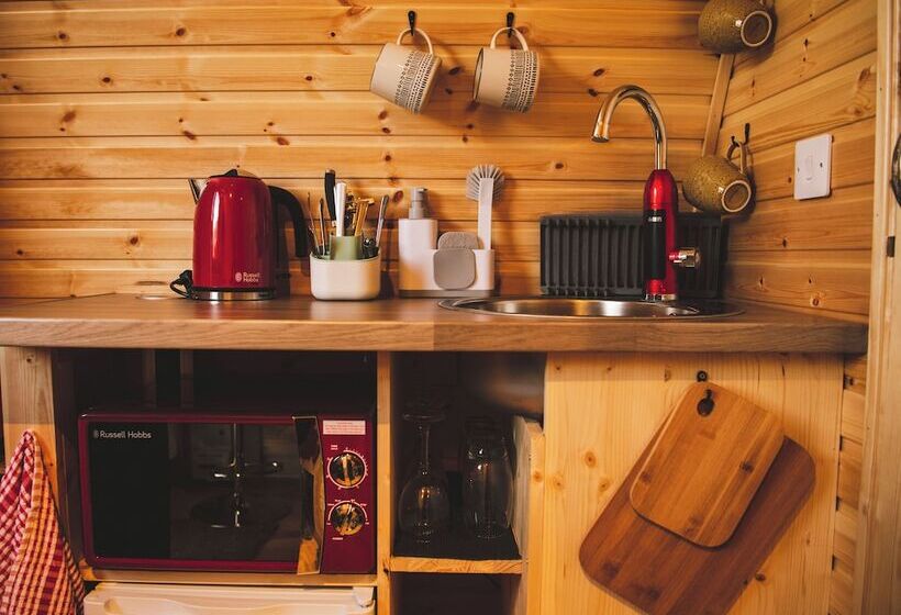 Highland & Transylvania Glamping Pod