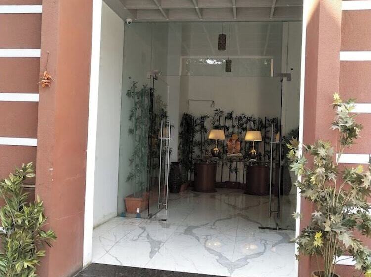 Hotel Everland Rajkot