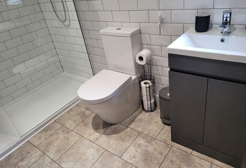 فندق Forest Cedar Lodge, Cinderford, Sleeps 4