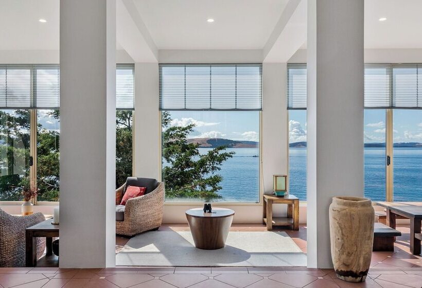 בית מלון כפרי Hakari   Waterfront & Light Filled