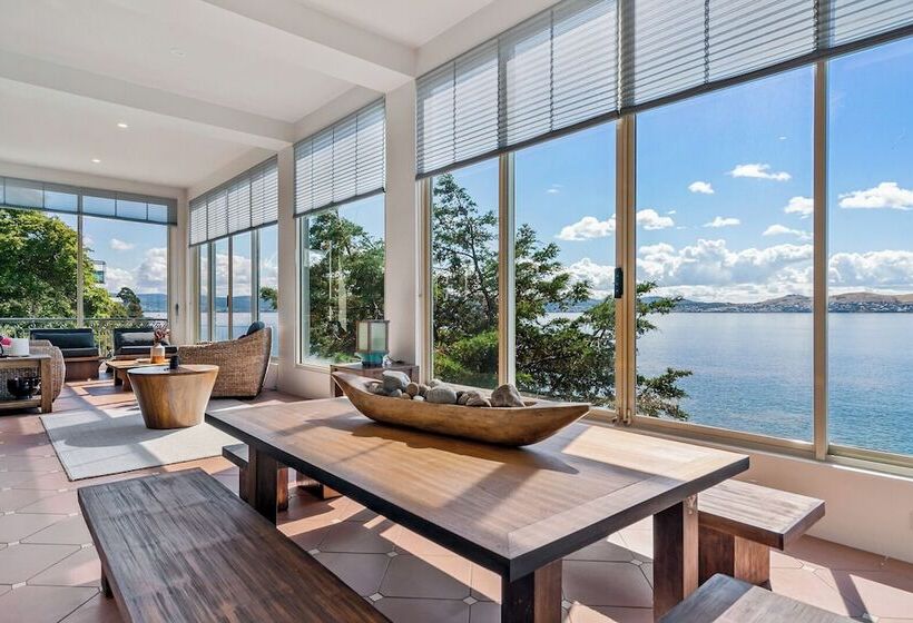 בית מלון כפרי Hakari   Waterfront & Light Filled