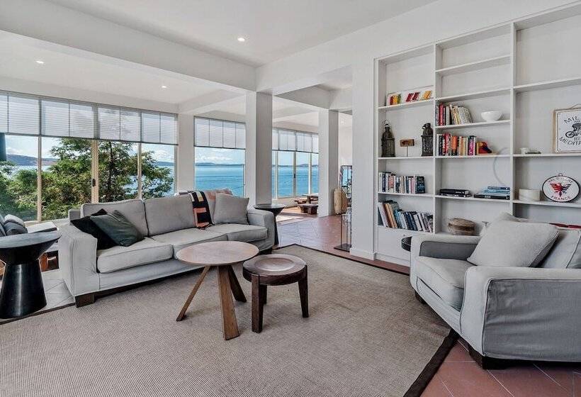 בית מלון כפרי Hakari   Waterfront & Light Filled