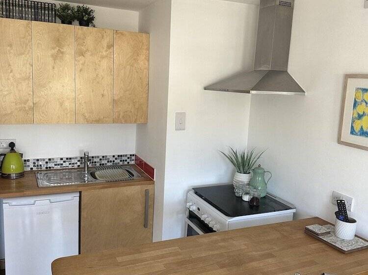 فندق Cozy Coastal Lodge In Hayle