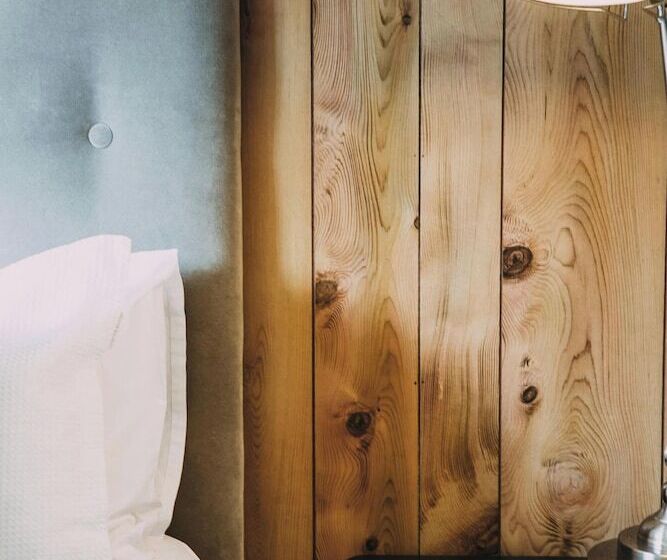 Отель Le Belmont Brasserie Du Guiers