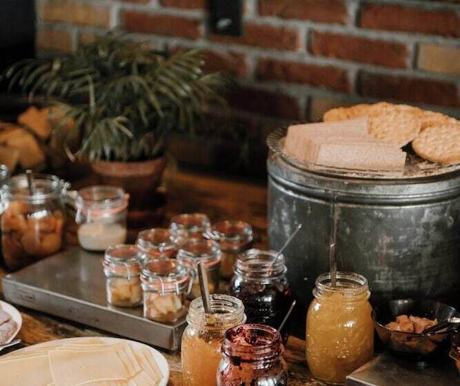 Отель Le Belmont Brasserie Du Guiers