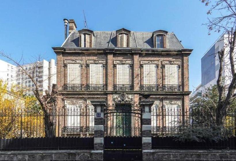 Отель Le Charmant