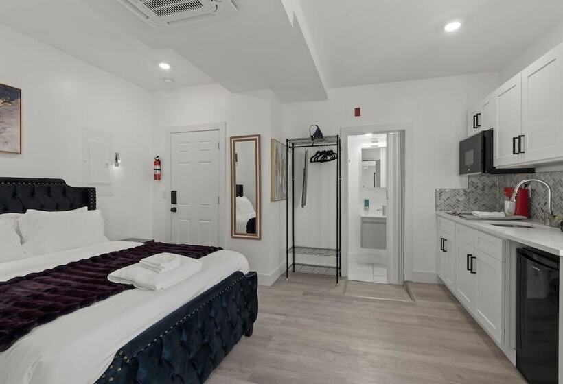 فندق New Season Royals, Airport West