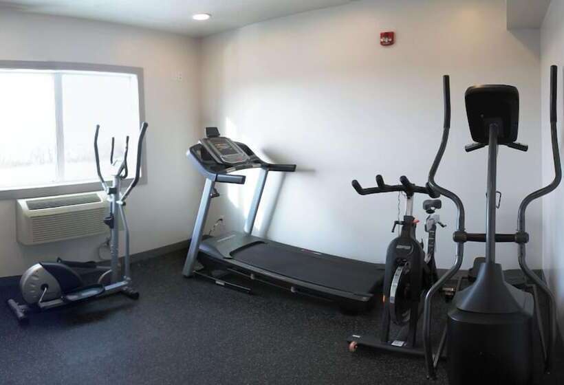 فندق Roadhouse 52 Inn & Suites