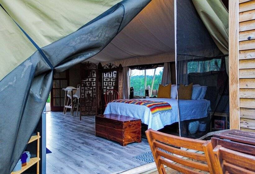 هتل روستایی Lost Horizon Texas