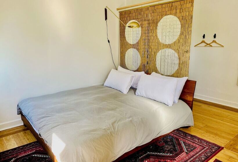 فندق The Weller House