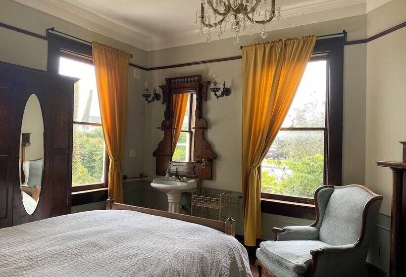 فندق The Weller House