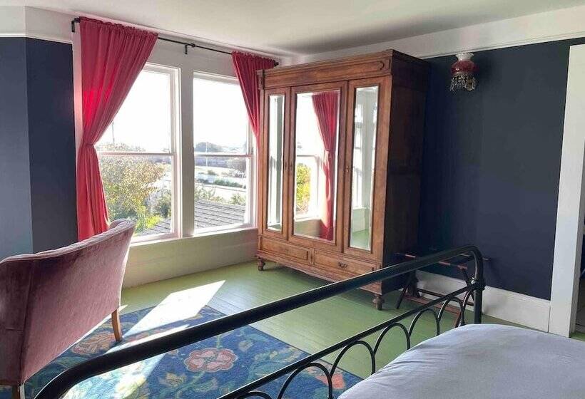 فندق The Weller House