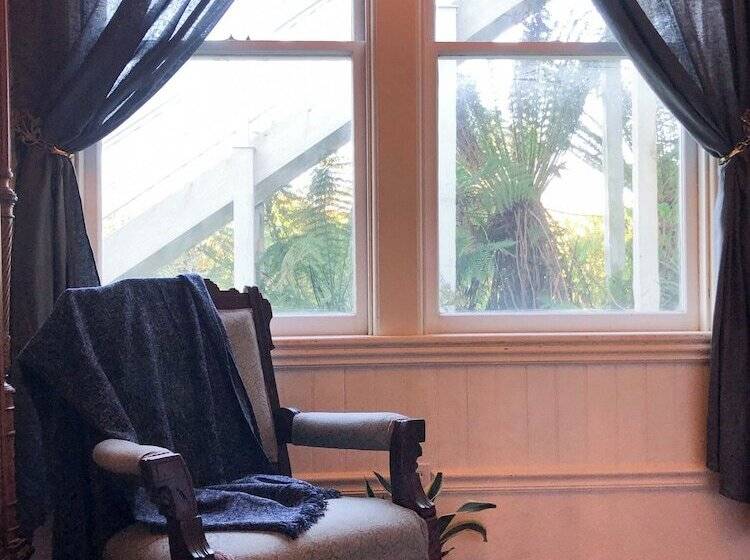 فندق The Weller House