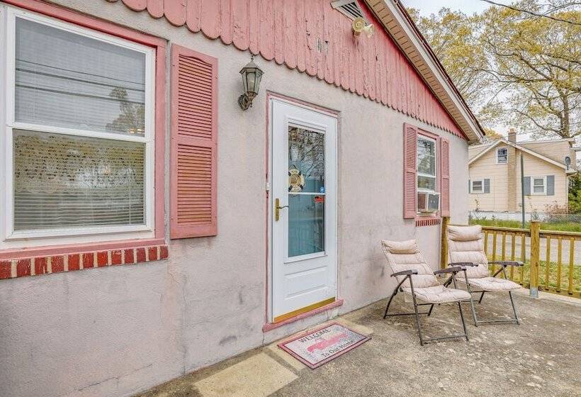 Ideally Located Villas Home: 2 Mi To Beaches!